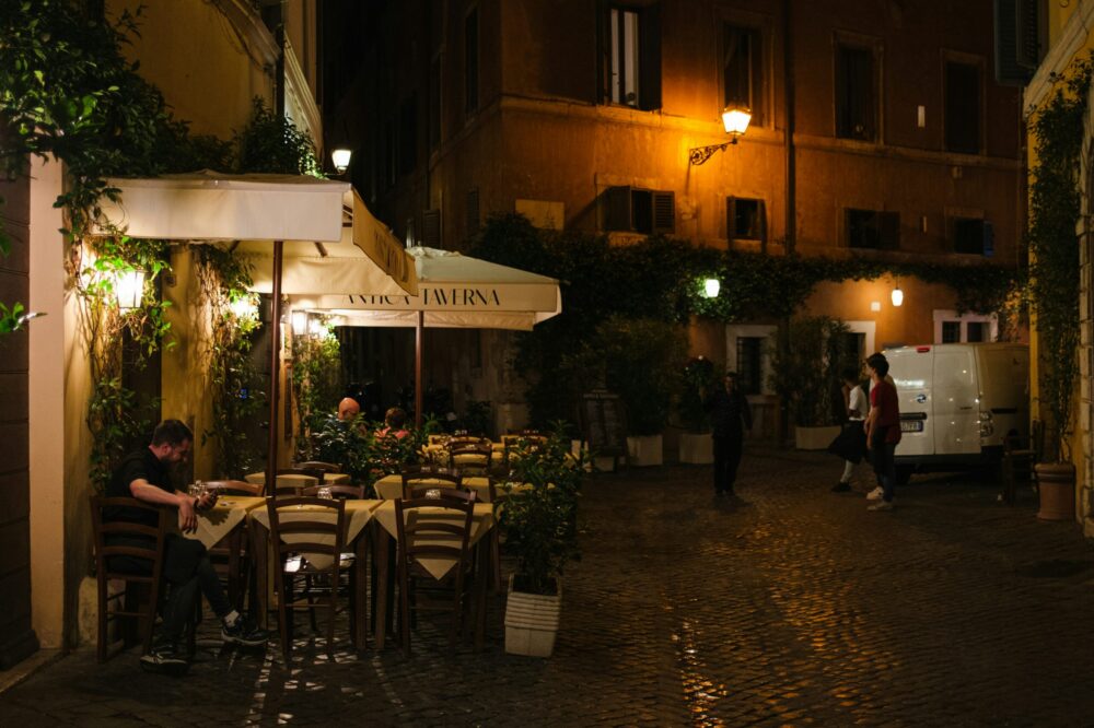 Is it necessary to tip in Rome restaurants and how much is customary?