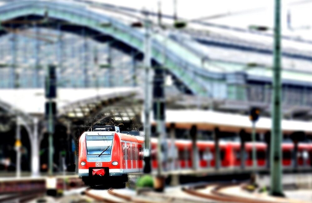 Is the Amsterdam Central Station safe at night?