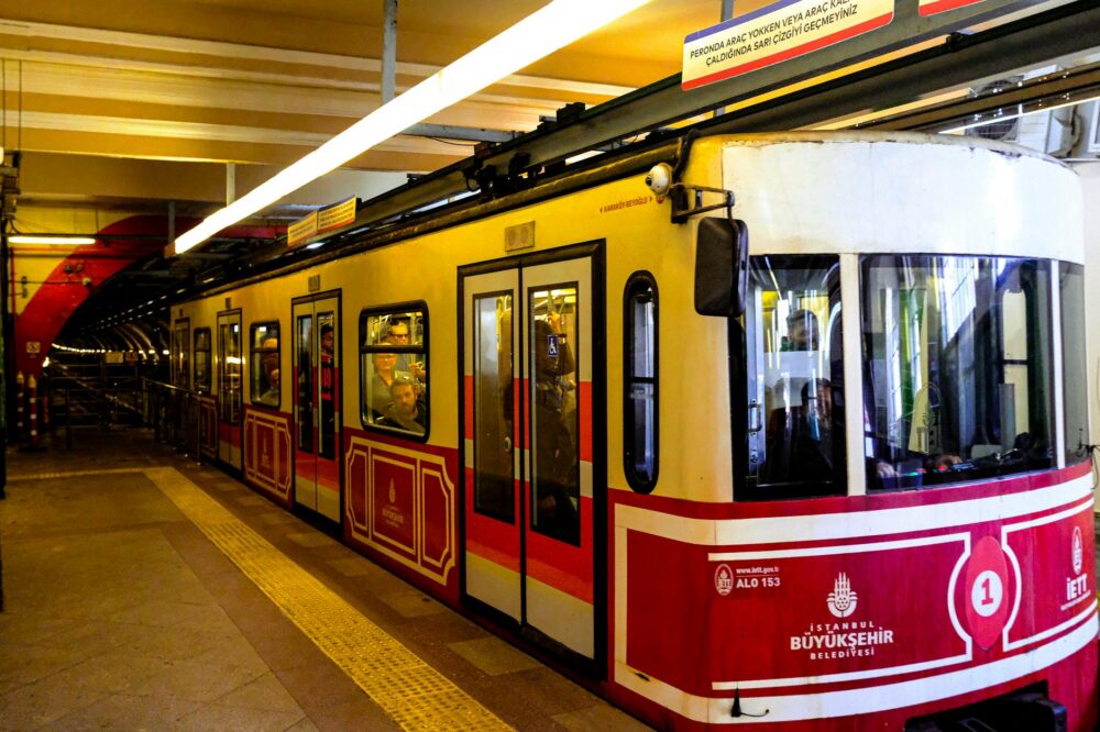 Istanbul cheap hotels near metro station 2026