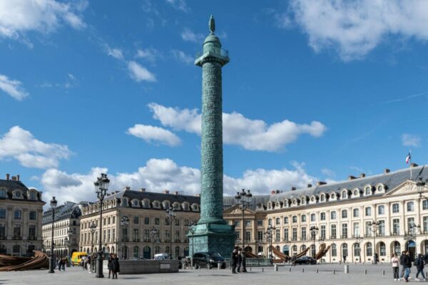 Paris budget hotels with crib available 2026