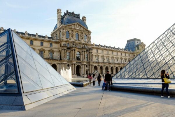Paris budget hotels with free cancellation 2026