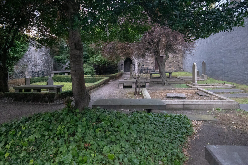 Paris economy hotels with baby sitting 2026