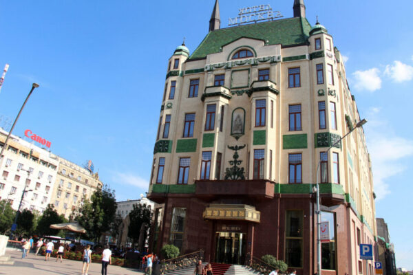 Paris economy hotels with early check-in 2026