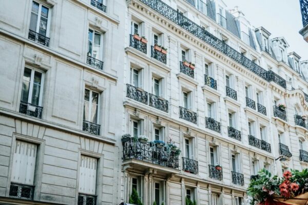 Paris economy hotels with luggage storage 2026
