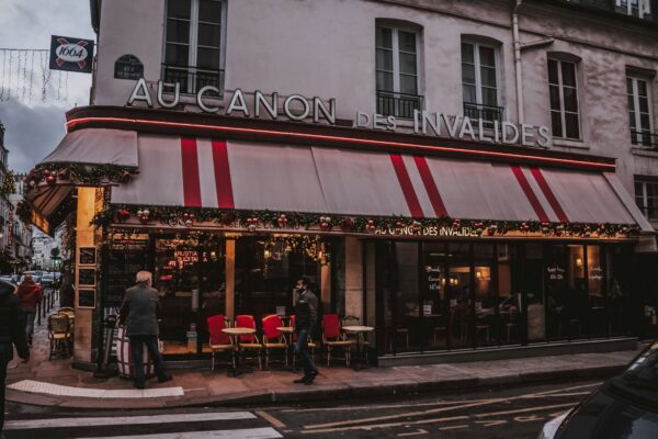 few people standing near restaurant