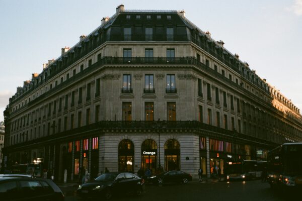 a large building with many windows