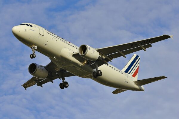 white airliner