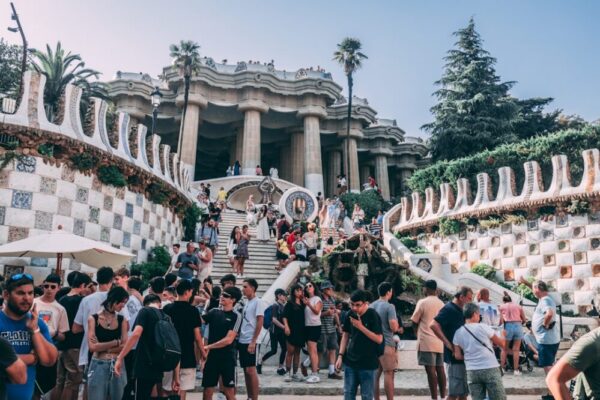 What are the best areas for live music in Barcelona?