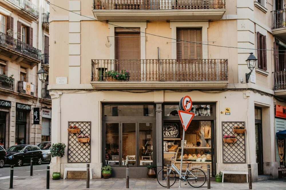 What are the best areas for vintage shopping in Barcelona?