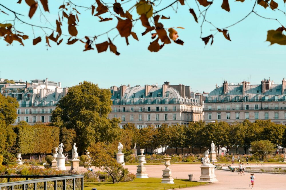 What are the best autumn cemeteries in Paris?