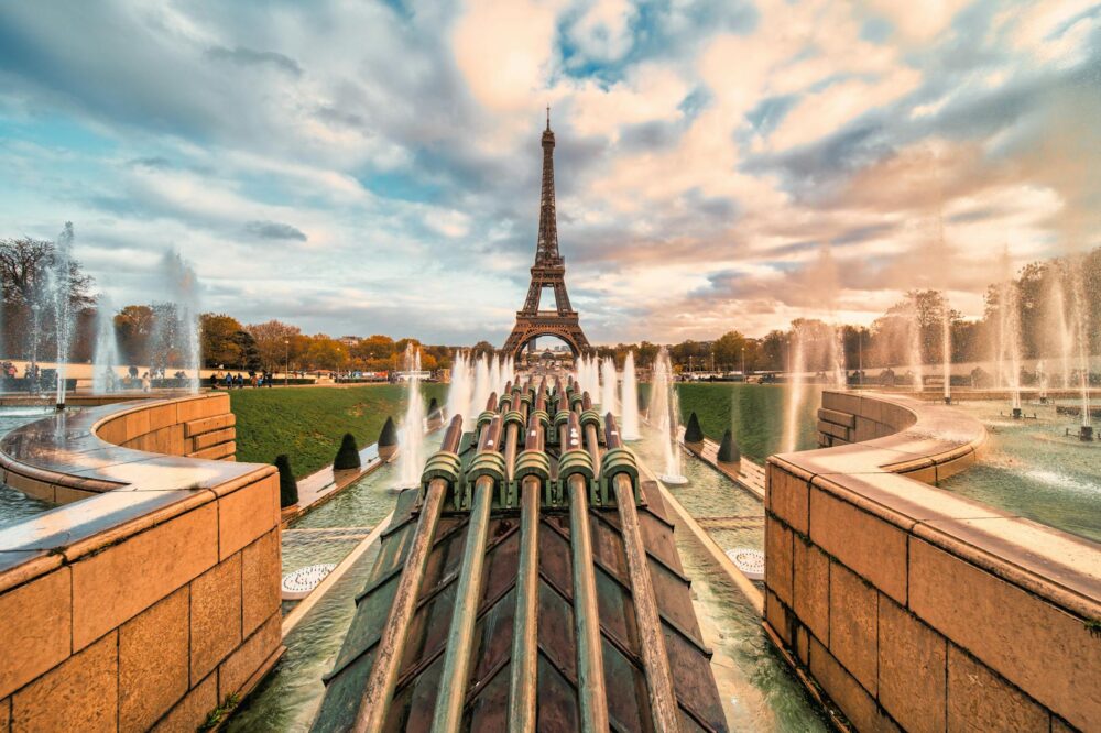 What are the best autumn free tours in Paris?