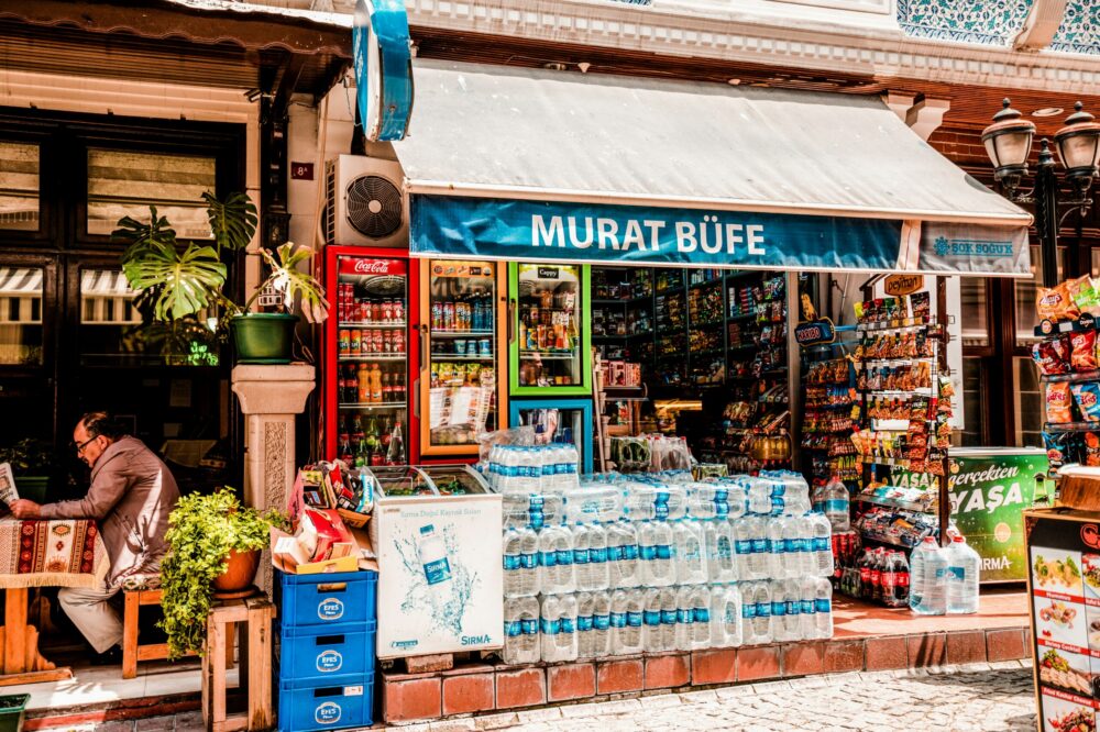 What are the best neighborhoods for food tours in Istanbul?
