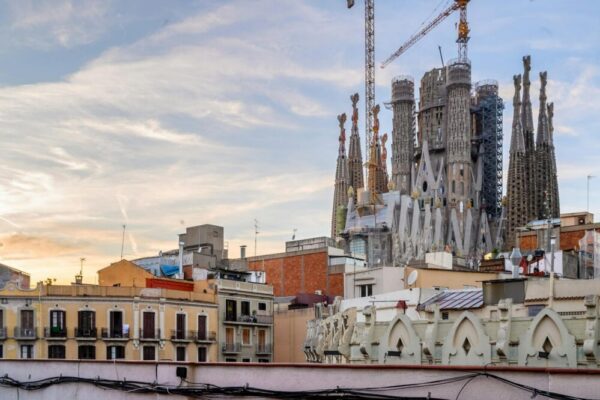 What are the best neighborhoods to stay in for tourists in Barcelona?