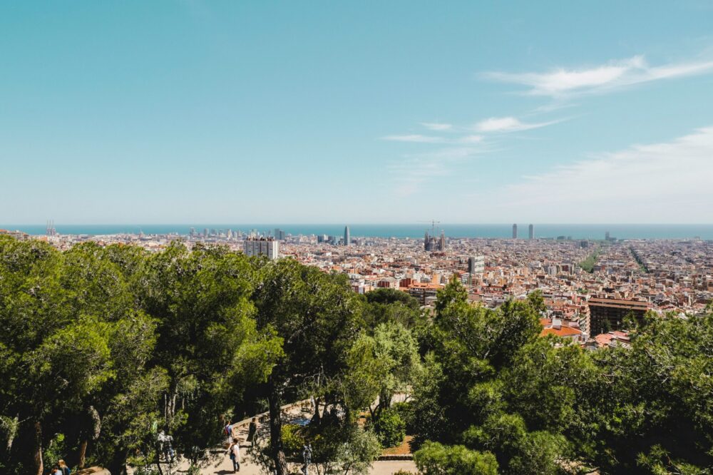 What are the best spots for a picnic in Barcelona?