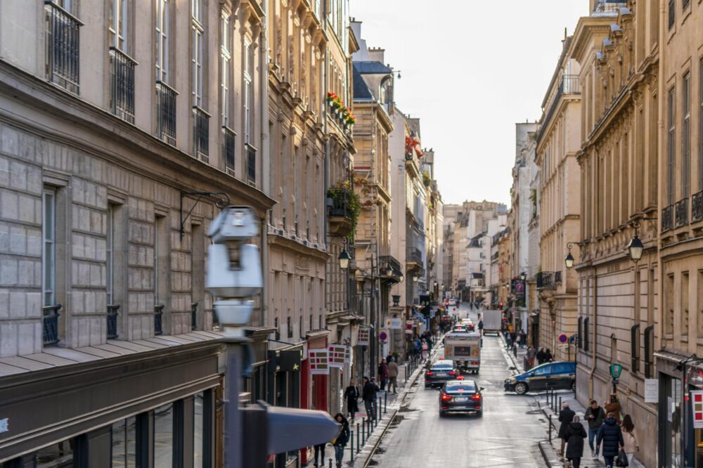 What are the best spring neighborhoods in Paris?