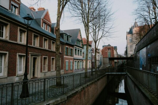 What are the best things to do in Toulouse for architecture lovers?