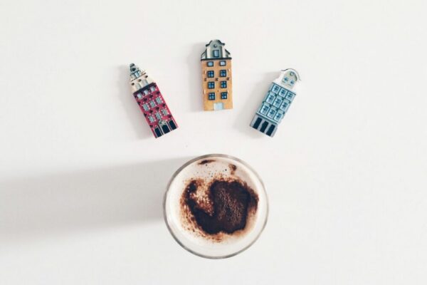 What are the best ways to experience Barcelona's coffee culture?