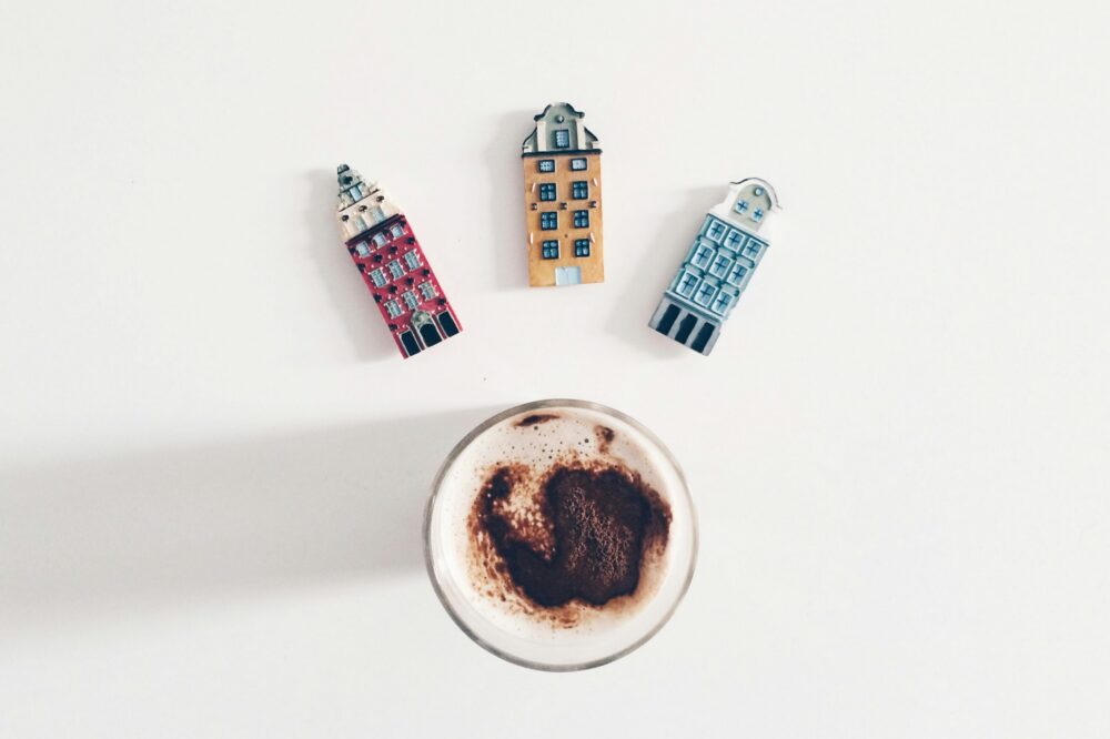 What are the best ways to experience Barcelona's coffee culture?