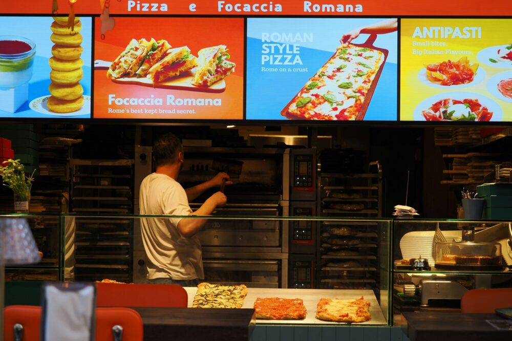 What are the best ways to experience Roman cuisine like pasta and gelato?