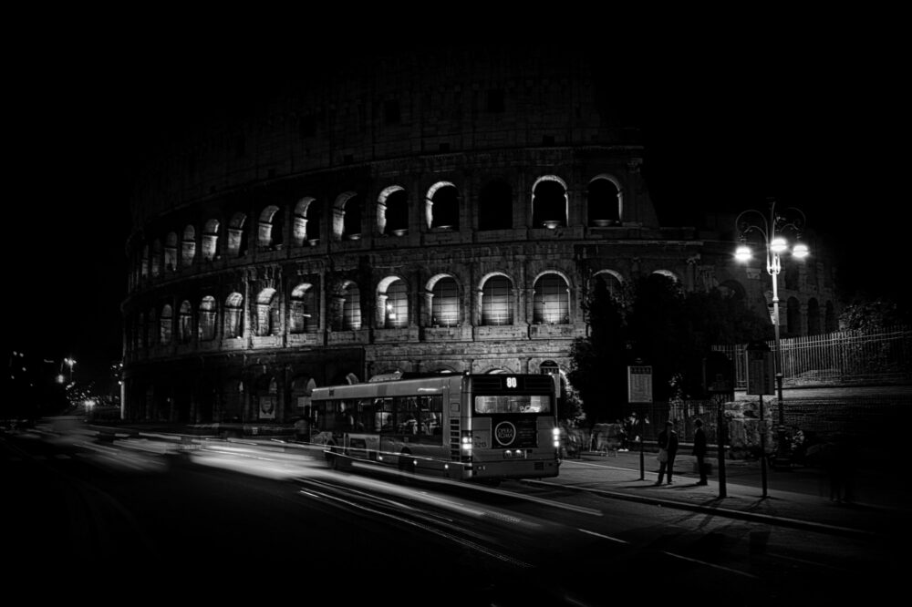 What are the best ways to experience Roman nightlife?