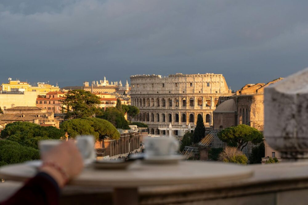 What are the best ways to save money on attractions and dining in Rome?