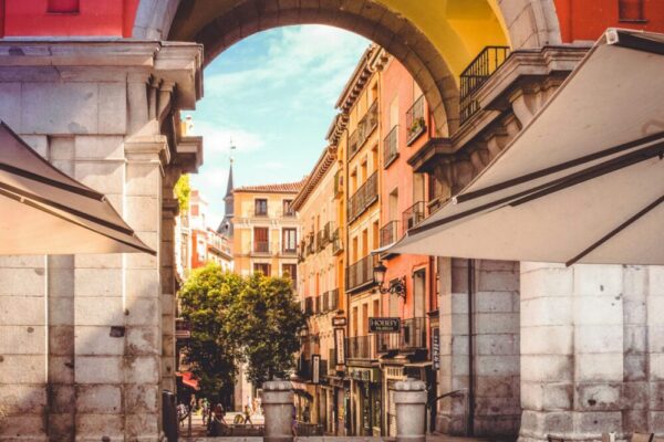 What are the best ways to travel from Barcelona to Valencia?
