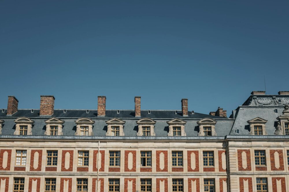 What are the must-see locations in Toulouse for architecture enthusiasts?