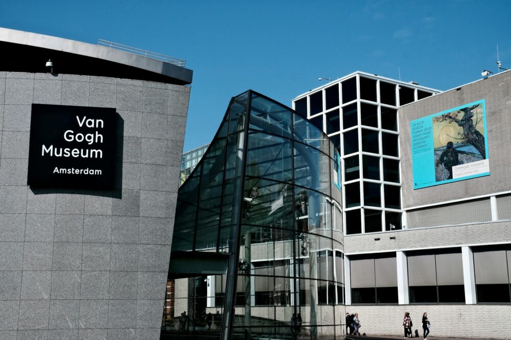 What are the opening hours of the Van Gogh Museum?