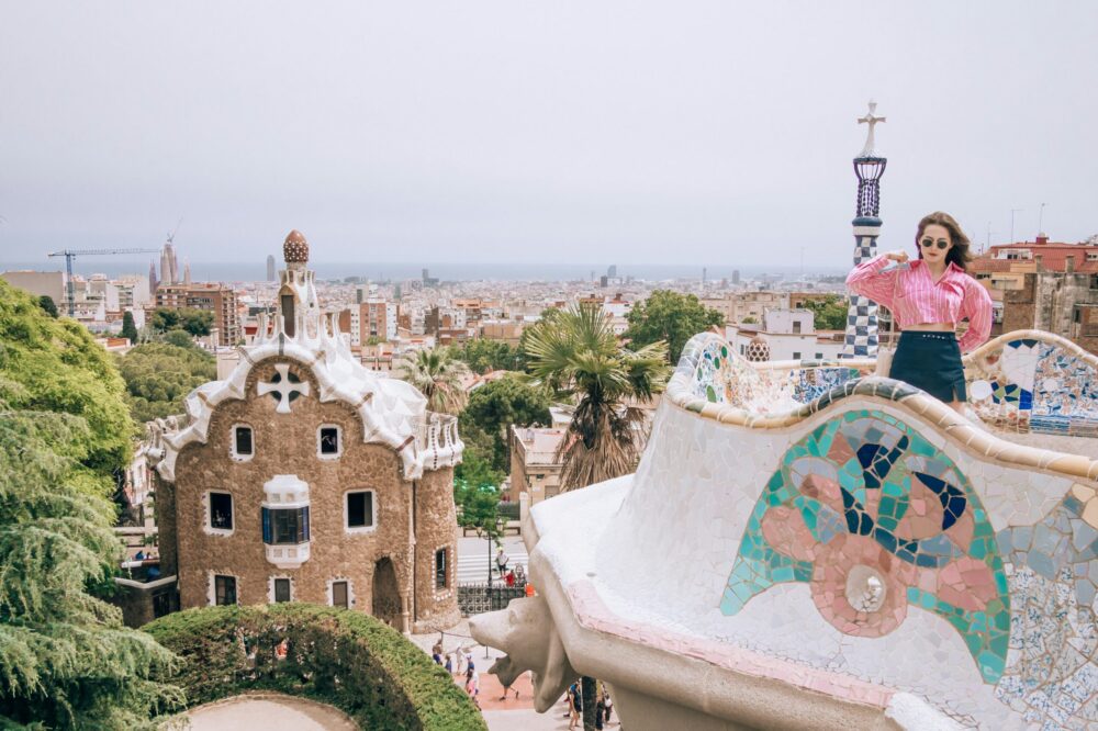 What are the top Instagram spots in Barcelona for photos?