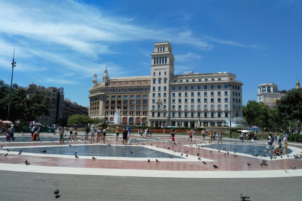 What are the top-rated day spas and thermal baths near Barcelona?