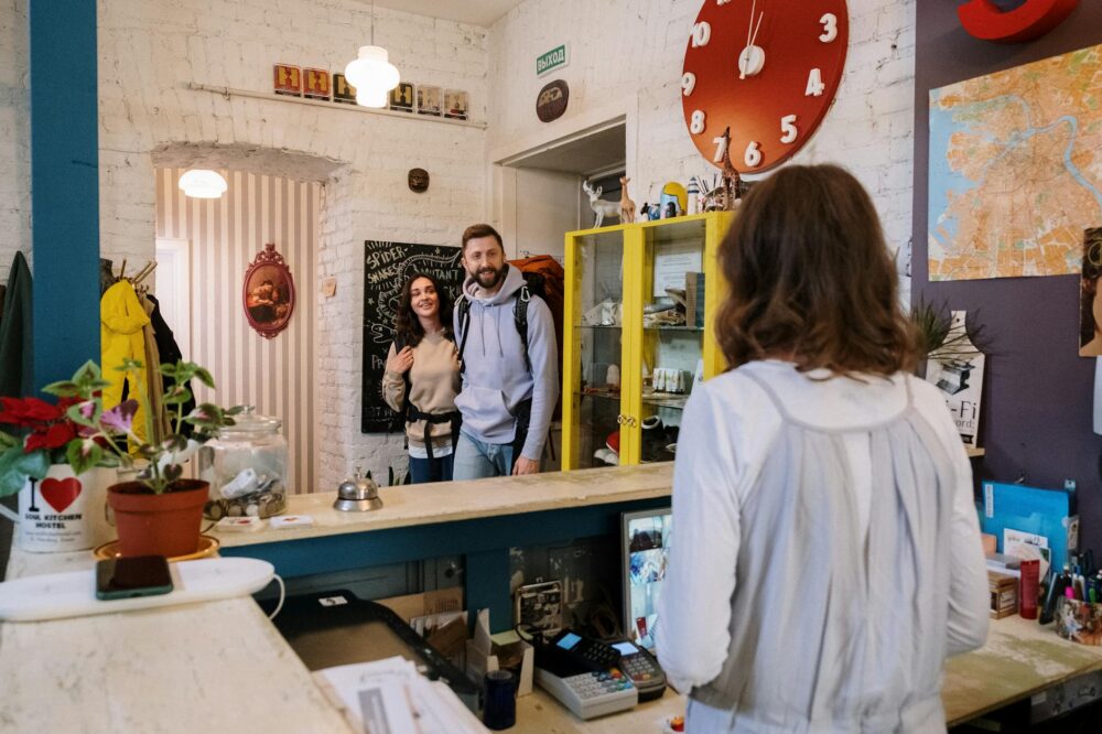 What are the top-rated hostels with 24-hour reception in Barcelona?