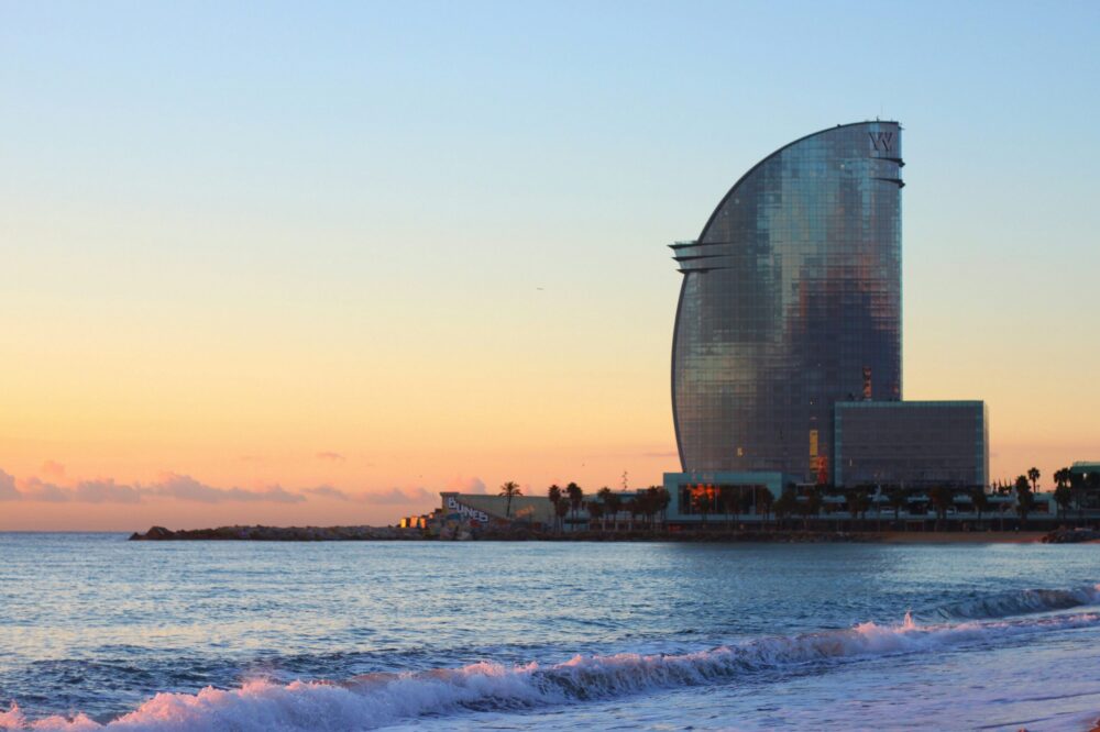 What are the top-rated hotels in Barcelona for luxury stays?