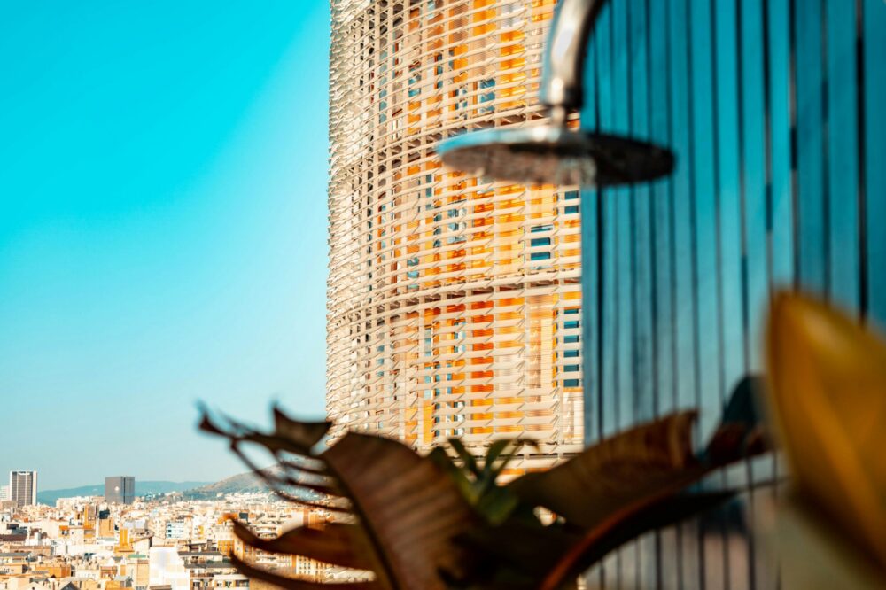 What are the top-rated spas and wellness centers in Barcelona?