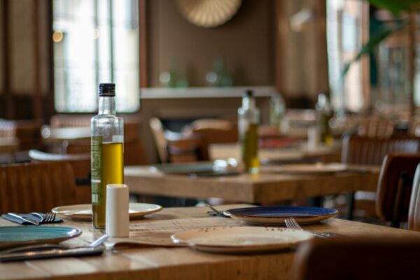 What are the typical prices for meals in Barcelona restaurants?
