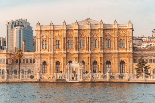 What free architecture tours are in Istanbul?