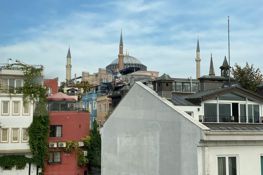 What free art galleries are in Istanbul?