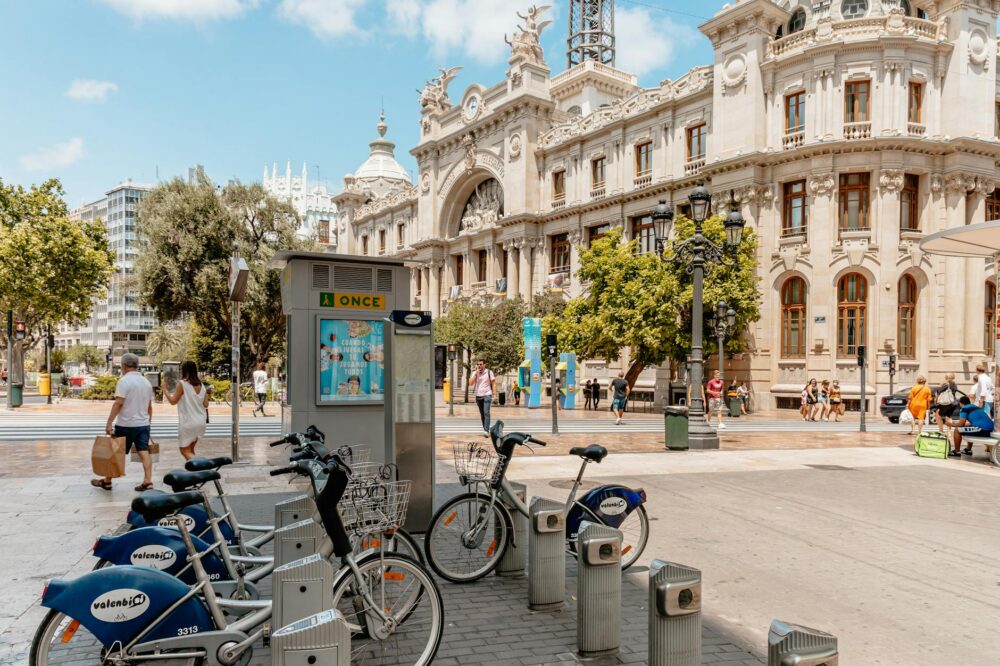 What free bike tours are available in Barcelona in 2026?