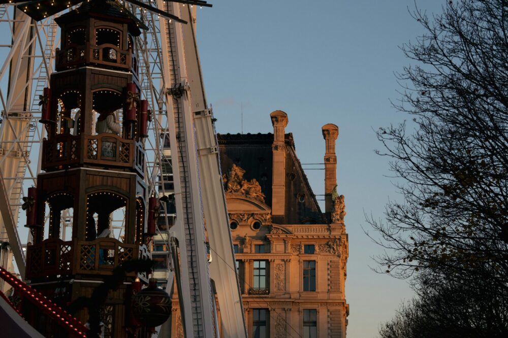 What free Christmas markets are in Paris in 2026?