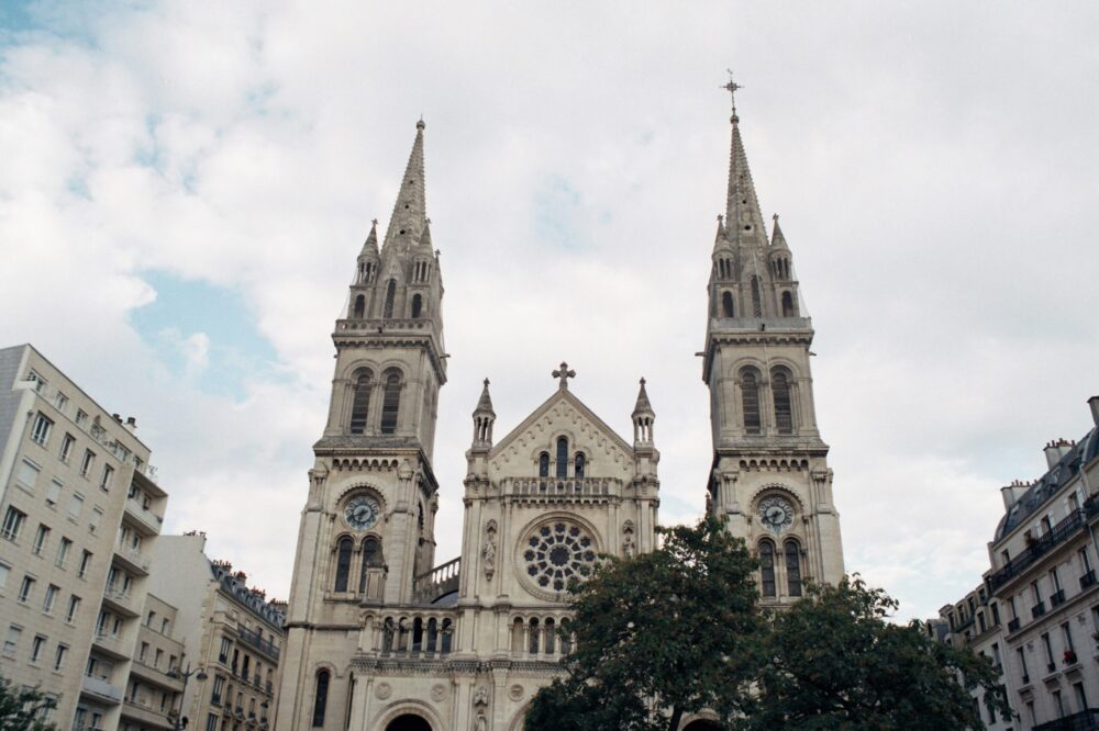 What free churches and cathedrals can I visit in Paris in 2026?