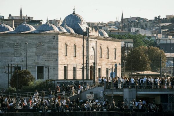 What free cultural centers offer events in Istanbul?