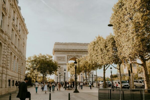 What free food tours are in Paris in 2026?