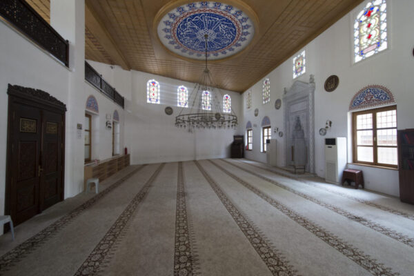 What free historical cemeteries are in Istanbul?