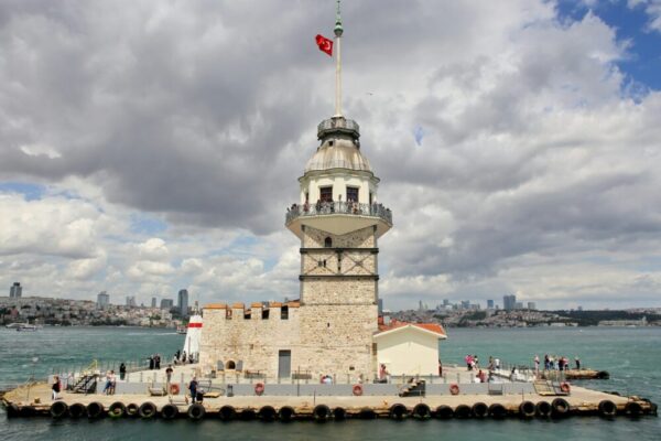 What free historical inns are in Istanbul?