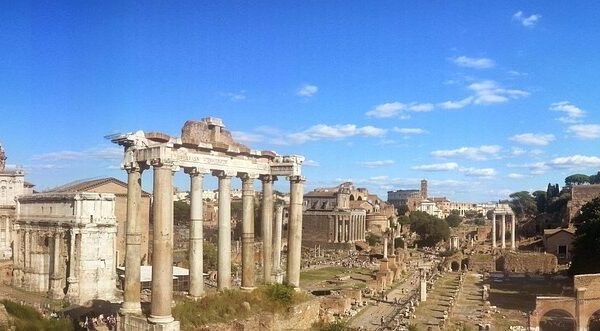 What free historical walks are in Rome in 2026?