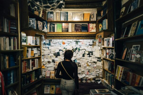 What free libraries and bookshops are in Paris in 2026?