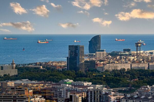 What free markets can I visit in Barcelona in 2026?