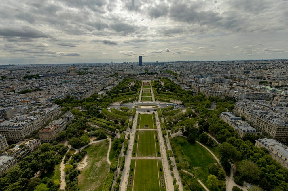 What free parks and gardens are open in Paris in 2026?