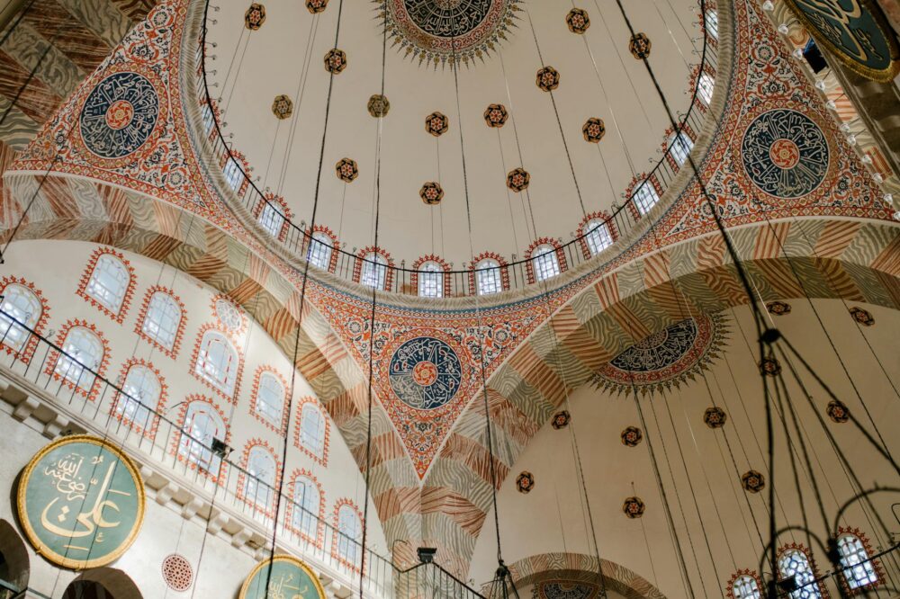 What free religious sites are in Istanbul?