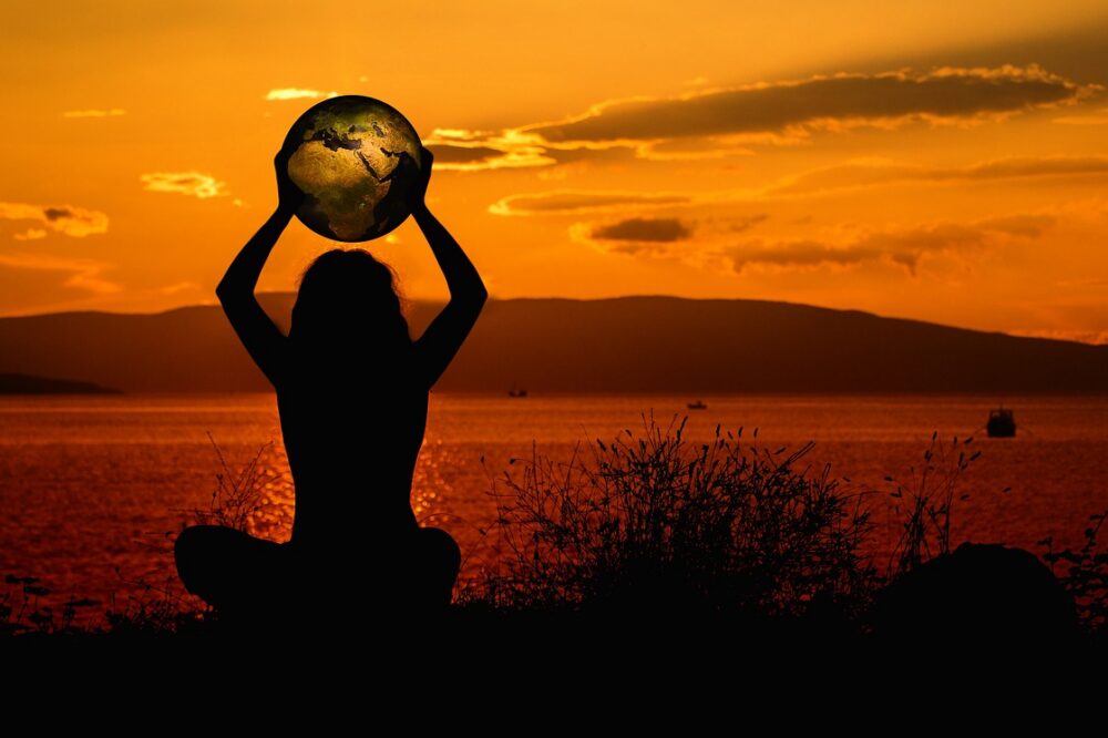 What free yoga classes are available in Barcelona parks in 2026?