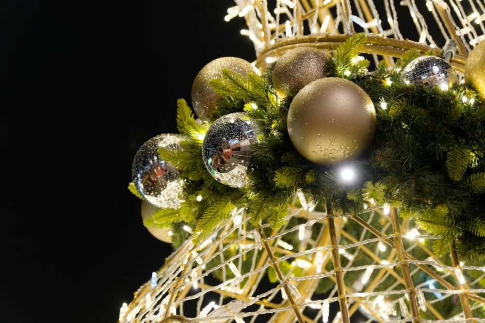 What is the best time of year to see the London Christmas lights?